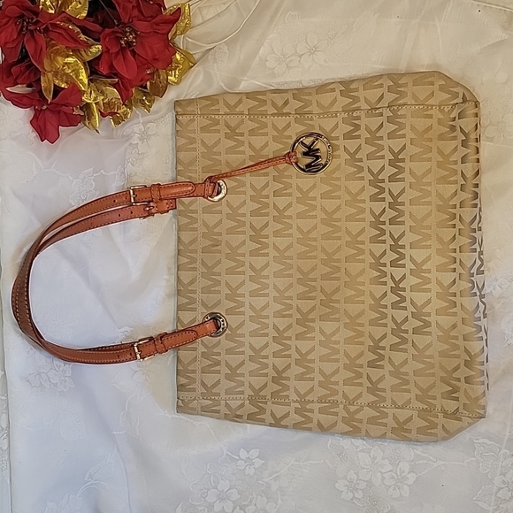 MICHAEL Michael Kors Handbags - MICHAEL Kors signature beige tote bag. Shoulder purse.